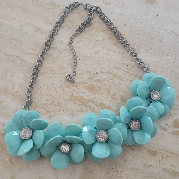 Vintage Floral Necklace - Picture 10 of 10